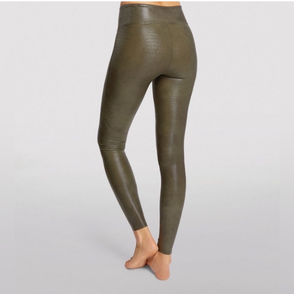 NWT Spanx Faux Leather Croc Olive Shine Leggings Womens Sz Small - Picture 3 of 12